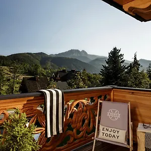 Bed & Breakfast 11 Folk & Design
